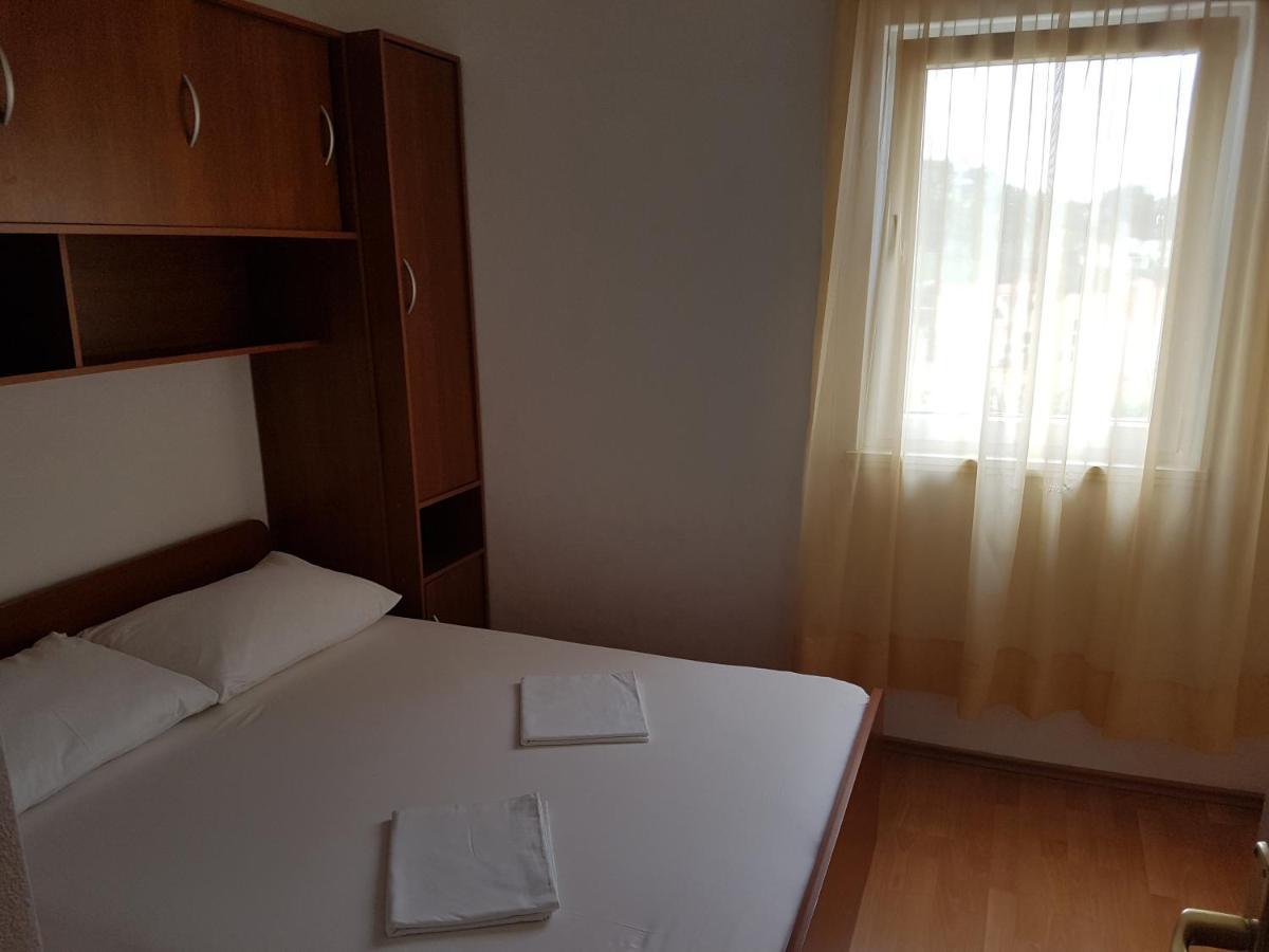 Vila Nives Hotel Podgora Bagian luar foto